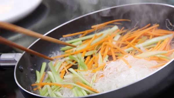 Lạ miệng món cánh gà nhồi rau củ chiên giòn 55 Lạ miệng món cánh gà nhồi rau củ chiên giòn 27