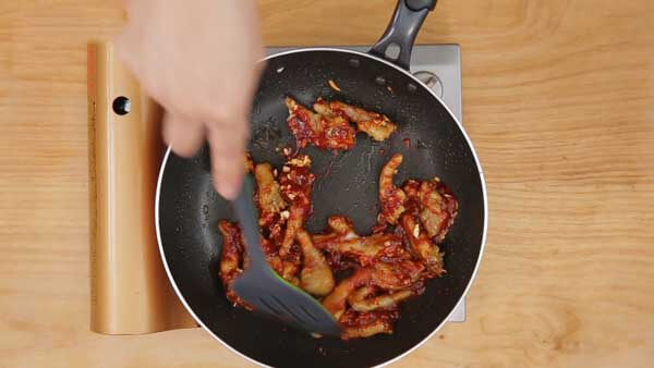 Lạ miệng món chân gà chiên sốt cay kiểu Hàn Quốc 49 Lạ miệng món chân gà chiên sốt cay kiểu Hàn Quốc 21
