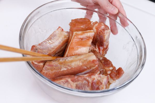 Lạ miệng với món sườn bọc giấy nến chiên vàng ươm 47 Lạ miệng với món sườn bọc giấy nến chiên vàng ươm 19