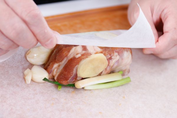 Lạ miệng với món sườn bọc giấy nến chiên vàng ươm 49 Lạ miệng với món sườn bọc giấy nến chiên vàng ươm 21
