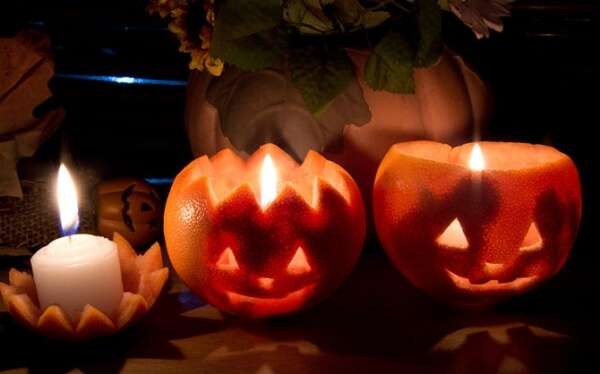 Làm đèn lồng Halloween từ quả cam cho con 49 Làm đèn lồng Halloween từ quả cam cho con 21