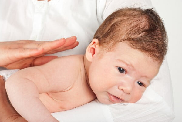 Làm thế nào để giúp bé ợ hơi tốt? 8