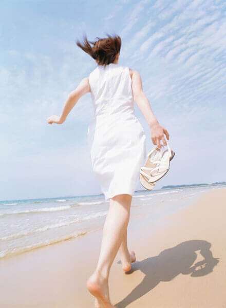 Lấy vợ “trẻ con”, chồng nên làm gì? 35 lay vo tre con