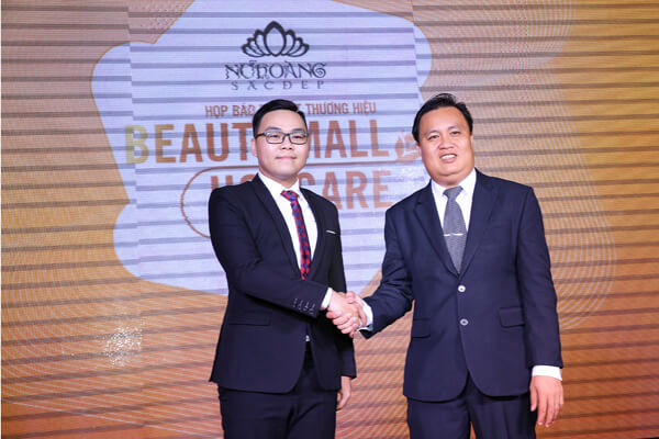 Lễ ký kết hợp tác và trở thành nhà phân phối độc quyền 2 dòng sản phẩm mới Beauty Mall và Hot Care 49 Lễ ký kết hợp tác và trở thành nhà phân phối độc quyền 2 dòng sản phẩm mới Beauty Mall và Hot Care 12