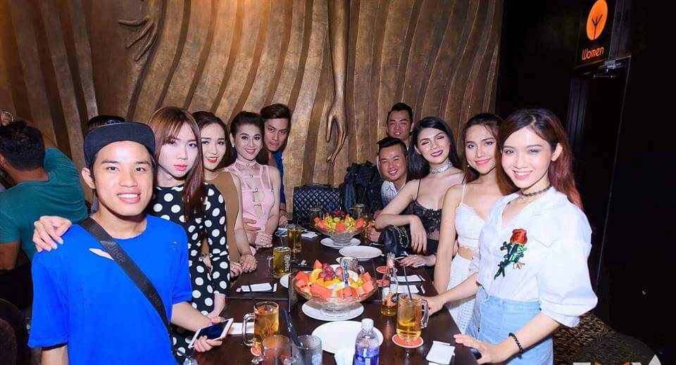 Lộ diện đội phù dâu có một không hai của Lâm Khánh Chi 49 Lộ diện đội phù dâu có một không hai của Lâm Khánh Chi 21