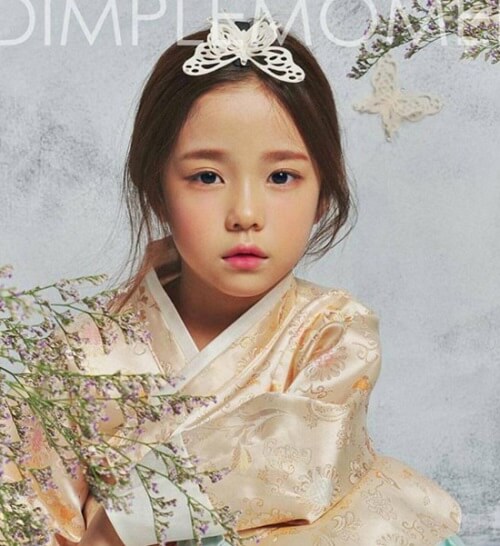 Lộ diện em bé xinh nhất Hàn Quốc gây "náo loạn" cư dân mạng 45 Lộ diện em bé xinh nhất Hàn Quốc gây "náo loạn" cư dân mạng 17