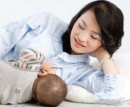 mẹ bị tắc sữa