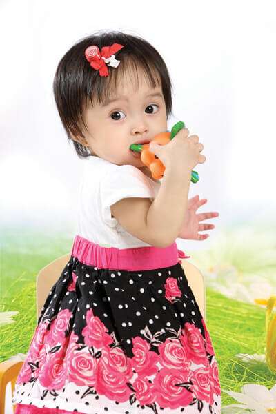 Lưu ý khi trẻ mọc răng 33 Chao be rang dau doi