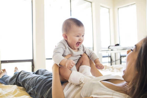 Mách mẹ 11 cách đơn giản dỗ bé yêu nín khóc 14