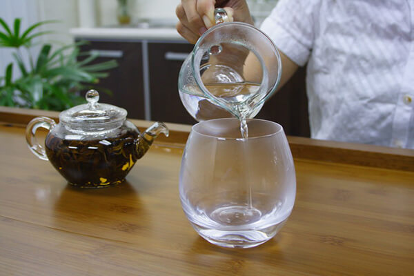 Rượu dưỡng trắng da, ngừa mụn