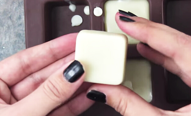 Mách mẹ cách làm lotion bar dưỡng ẩm cực kỳ đơn giản 44 Mách mẹ cách làm lotion bar dưỡng ẩm cực kỳ đơn giản 16