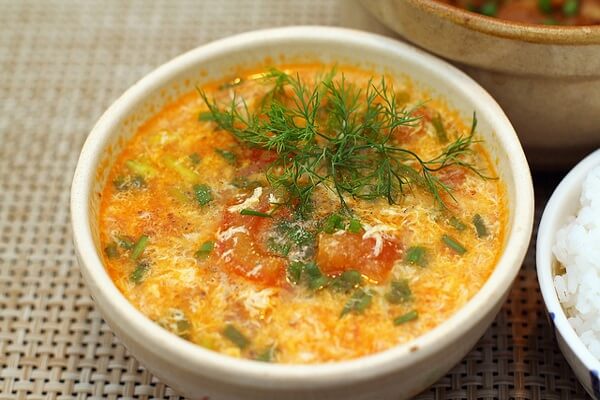 Mách mẹ cách nấu món canh trứng cà chua hấp dẫn cho bé 37 canh trứng cà chua