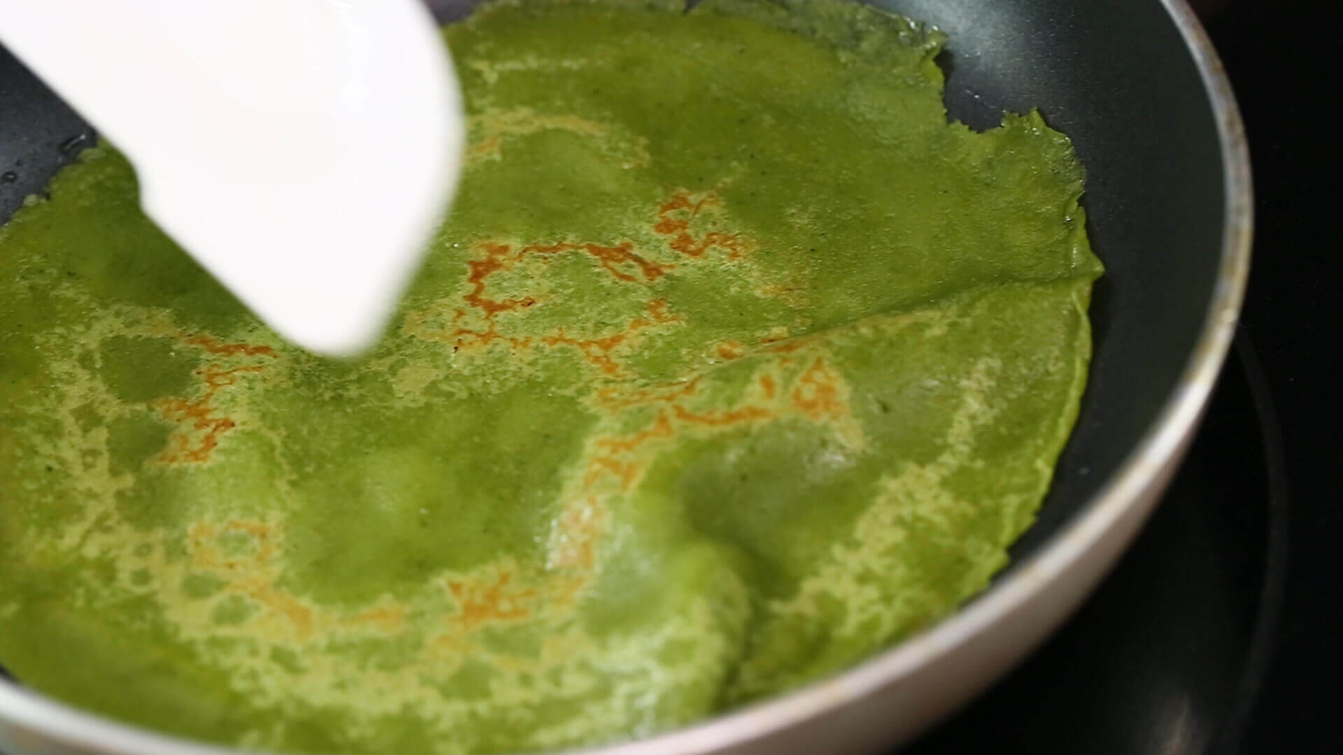 Mách mẹ công thức làm bánh crepe trà xanh đẹp mắt ngon miệng 47 Mách mẹ công thức làm bánh crepe trà xanh đẹp mắt ngon miệng 19