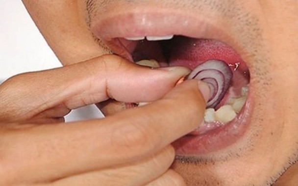 Mảng bám chẳng còn, răng trắng sáng bất ngờ chỉ nhờ loại nước lành lạnh này 9