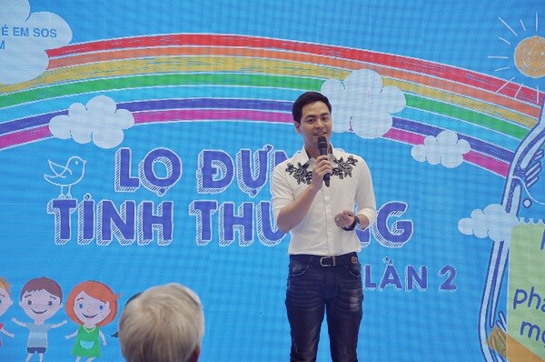 MC Phan Anh trở thành đại sứ thiện chí của chương trình Lọ đựng tình thương lần 2 36 MC Phan Anh trở thành đại sứ thiện chí của chương trình Lọ đựng tình thương lần 2 8