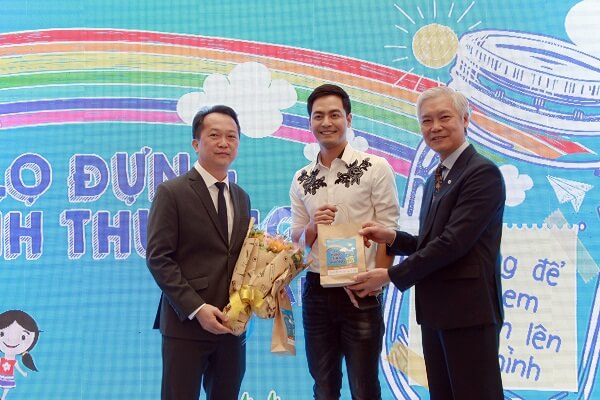 MC Phan Anh trở thành đại sứ thiện chí của chương trình Lọ đựng tình thương lần 2 37 MC Phan Anh trở thành đại sứ thiện chí của chương trình Lọ đựng tình thương lần 2 9