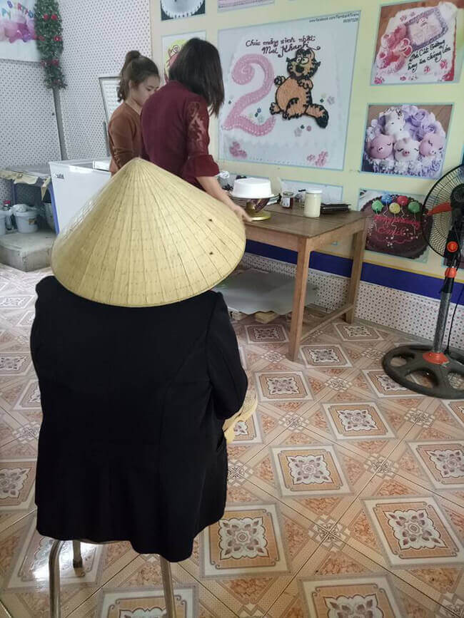 Mẹ chồng đạp xe 4km mua bánh sinh nhật cho con dâu 36 Mẹ chồng đạp xe 4km mua bánh sinh nhật cho con dâu 9