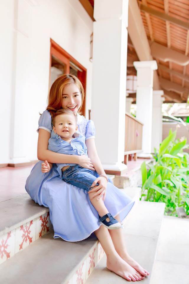 Mẹ con Elly Trần lại gây thương nhớ với tông màu xanh yên ả 41 Mẹ con Elly Trần lại gây thương nhớ với tông màu xanh yên ả 13