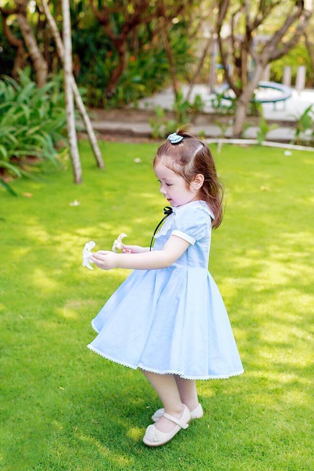 Mẹ con Elly Trần lại gây thương nhớ với tông màu xanh yên ả 42 Mẹ con Elly Trần lại gây thương nhớ với tông màu xanh yên ả 14