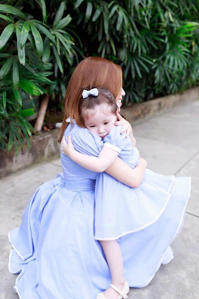Mẹ con Elly Trần lại gây thương nhớ với tông màu xanh yên ả 44 Mẹ con Elly Trần lại gây thương nhớ với tông màu xanh yên ả 16