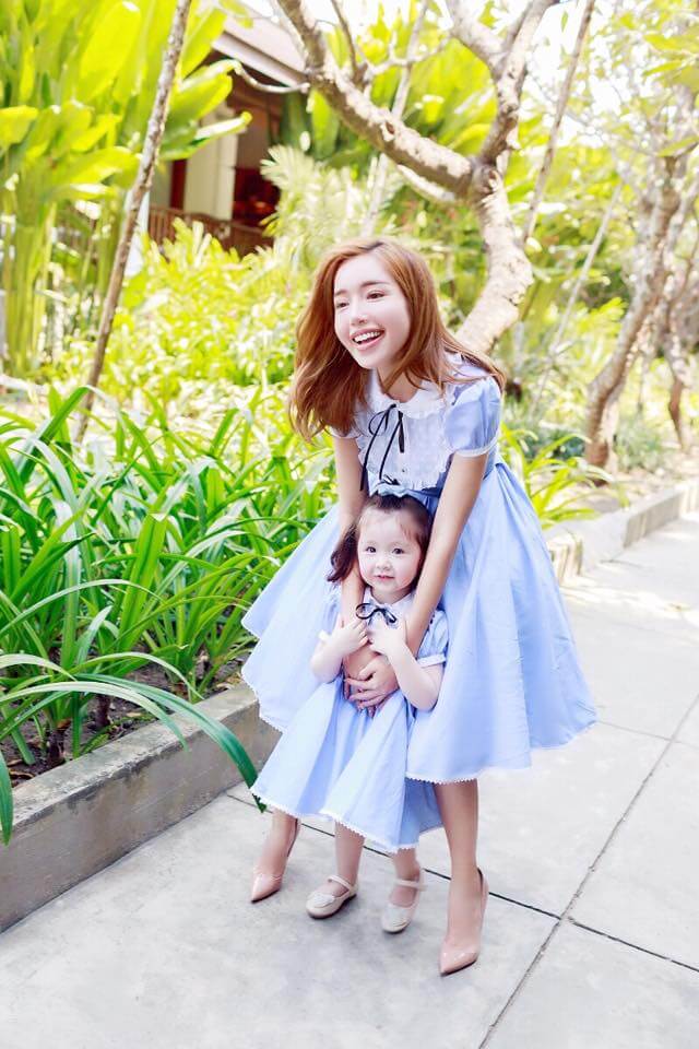 Mẹ con Elly Trần lại gây thương nhớ với tông màu xanh yên ả 45 Mẹ con Elly Trần lại gây thương nhớ với tông màu xanh yên ả 17