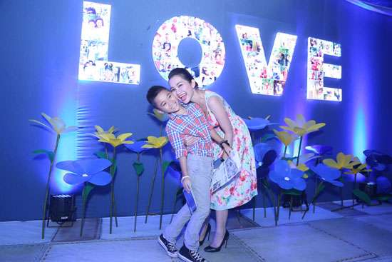 Mẹ con Kim Hiền tíu tít chụp ảnh “Đong đầy yêu thương” 43 Comfort đong đầy yêu thương