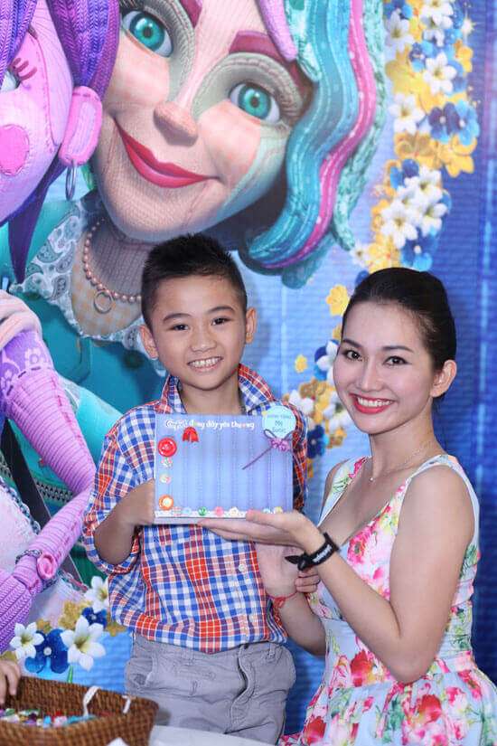 Mẹ con Kim Hiền tíu tít chụp ảnh “Đong đầy yêu thương” 44 Comfort đong đầy yêu thương