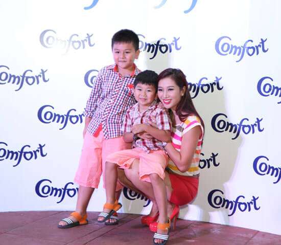 Mẹ con Kim Hiền tíu tít chụp ảnh “Đong đầy yêu thương” 45 Comfort đong đầy yêu thương