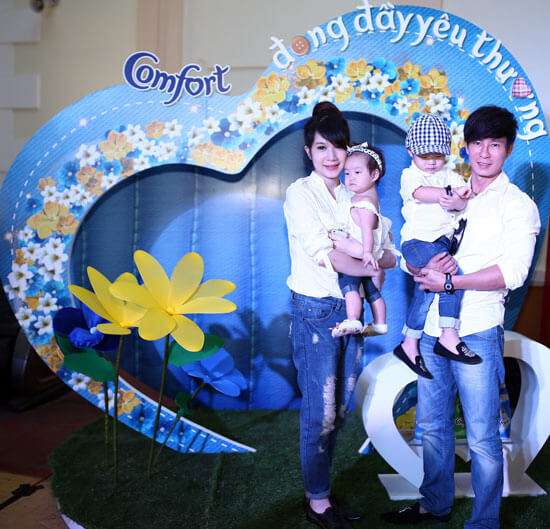 Mẹ con Kim Hiền tíu tít chụp ảnh “Đong đầy yêu thương” 47 Comfort đong đầy yêu thương