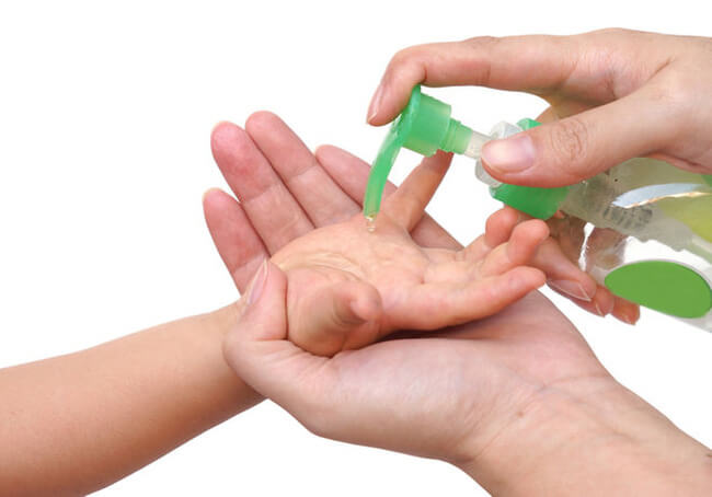 Mẹ đã biết nước rửa tay khô có thể làm bé trúng độc chưa? 33 Mẹ đã biết nước rửa tay khô có thể làm bé trúng độc chưa? 5