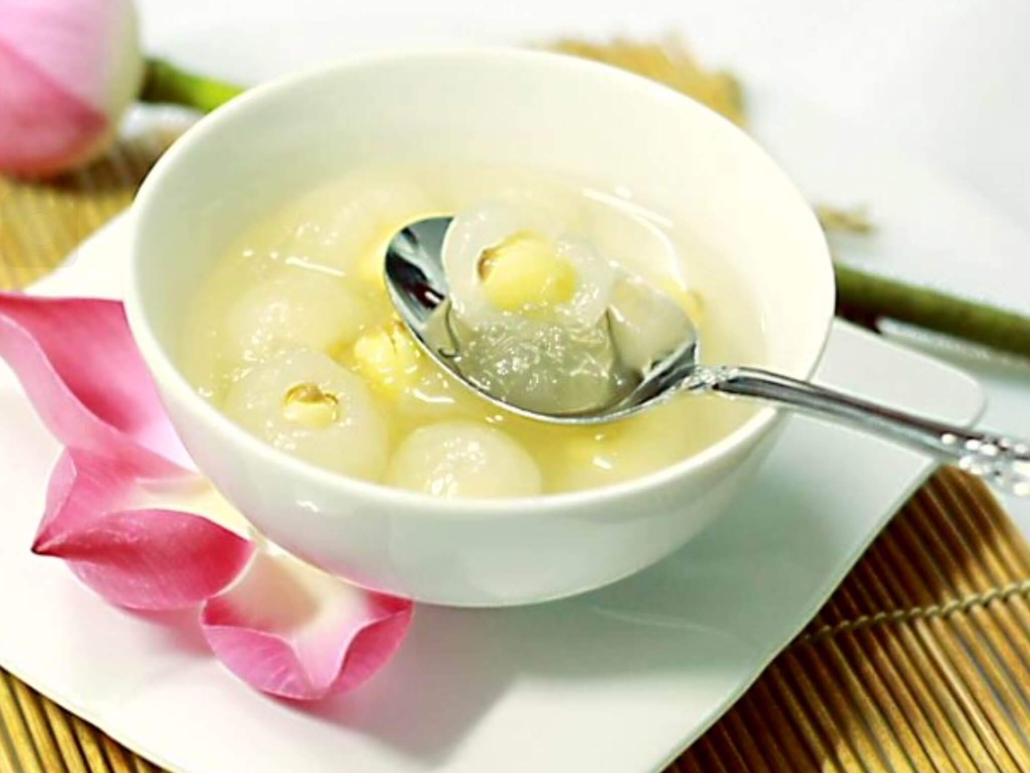 Mẹ khéo tay trổ tài nấu 4 món chè mát lạnh cho bé măm măm ngày nóng 37 Chè nhãn lồng hạt sen