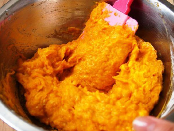 Mẹ làm bánh bí đỏ giòn thơm cho bé măm sáng 61 bánh bí đỏ8