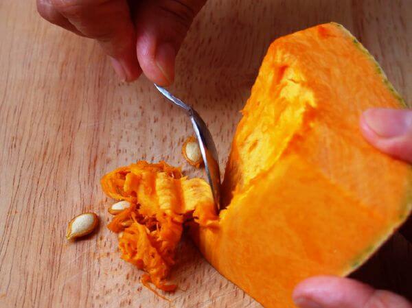 Mẹ làm bánh bí đỏ giòn thơm cho bé măm sáng 55 bánh bí đỏ2