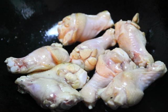 Mẹ trổ tài nấu món canh gà củ cải trắng ngọt mát cho bé thưởng thức ngày Tết 46 Mẹ trổ tài nấu món canh gà củ cải trắng ngọt mát cho bé thưởng thức ngày Tết 20