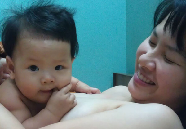Mẹ Việt chia sẻ phương pháp hạ sốt mới lạ "skin to skin" 35 me-viet-chia-se-phuong-phap-ha-sot-moi-la-skin-to-skin