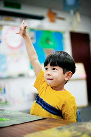 Mẹ xử lý thế nào khi con quá nhút nhát? 34 me-xu-ly-the-nao-khi-con-qua-nhut-nhat