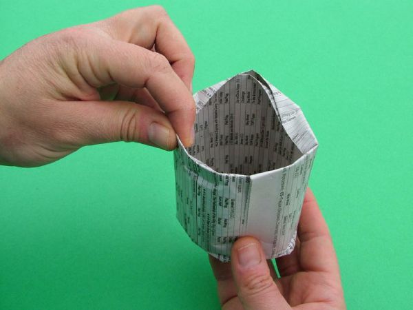 Mẹo biến báo cũ thành chậu ươm rau sạch cho mẹ khéo tay 44 trồng rau sạch
