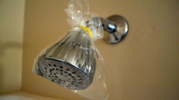 Mẹo hay giúp bạn đánh bay mọi vết bẩn cứng đầu trong nhà 51 Mẹo hay giúp bạn đánh bay mọi vết bẩn cứng đầu trong nhà 23