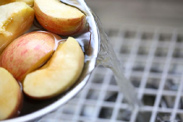 Mẹo hay giúp trái cây không bị thâm sau khi gọt vỏ 19