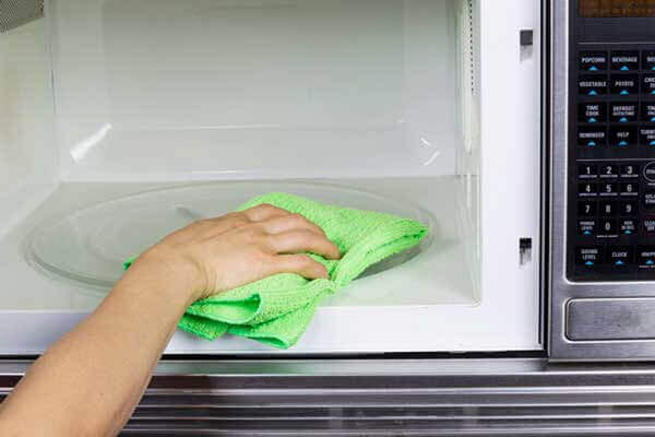 Mẹo khử sạch mùi hôi trong lò vi sóng bằng giấm và chanh tươi 11