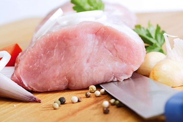 Mẹo làm sạch, khử mùi và bảo quản thịt trong tủ lạnh được lâu và an toàn 34 Rửa thịt đúng cách