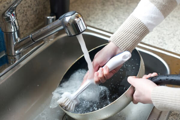 Mẹo sử dụng và bảo quản chảo chống dính bền như mới, ít bị trầy xước 9