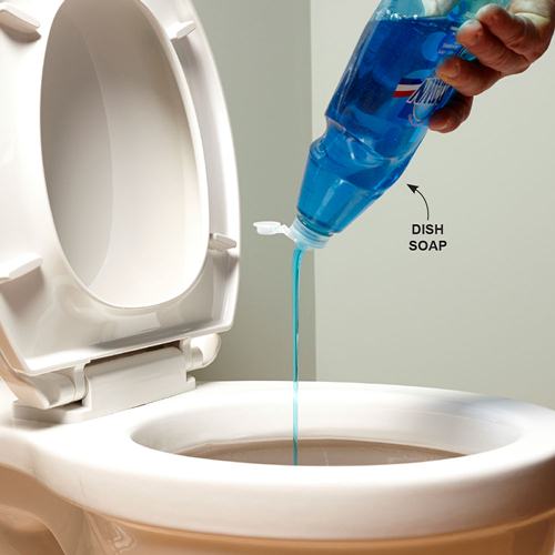 Mẹo thông tắc bồn cầu bằng nước rửa bát, chỉ 20 phút là sạch sẽ 35 thong tac bon cau