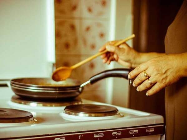 Mẹo vặt giúp tẩy bay vết bẩn nhanh chóng cho xoong, nồi 35 Mẹo vặt giúp tẩy bay vết bẩn nhanh chóng cho xoong, nồi 7