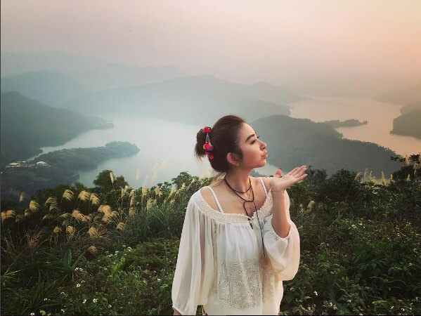 Mời bạn cùng đoán tuổi của "hot girl" siêu đáng yêu này! 71 nhi