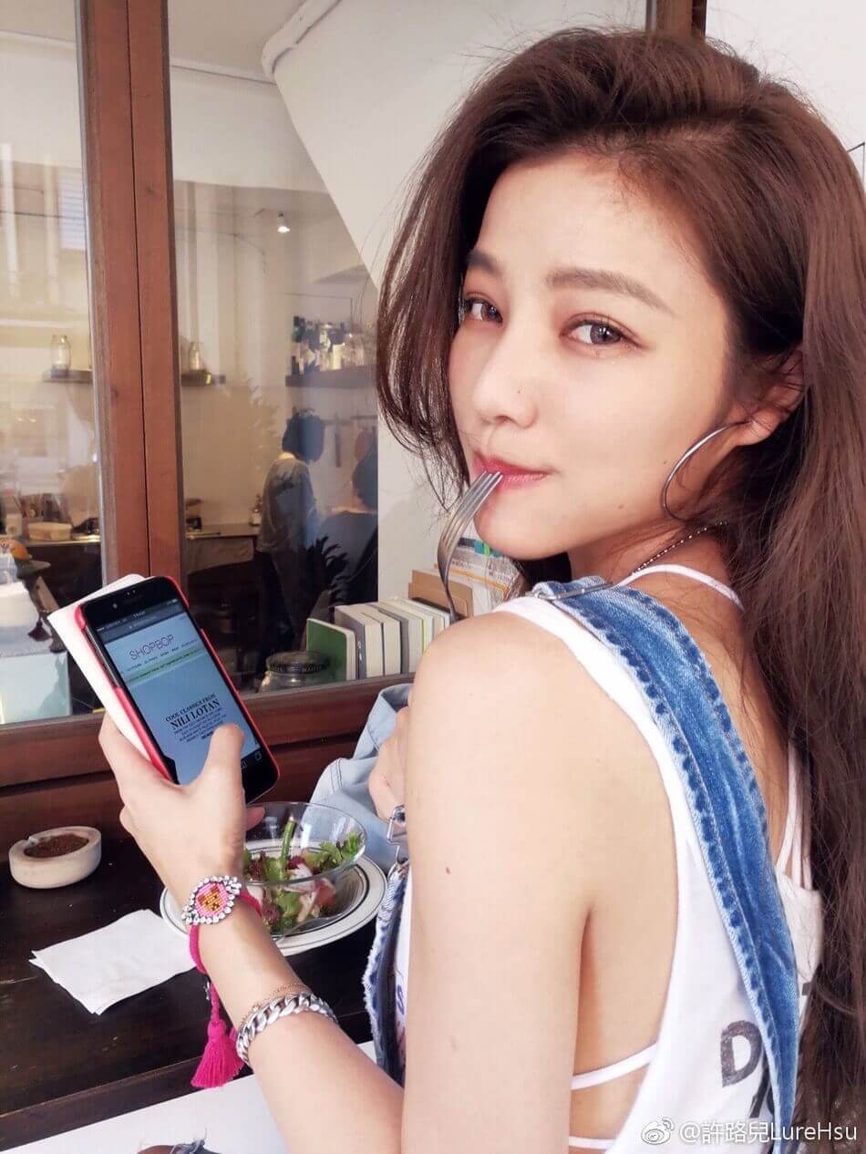 Mời bạn cùng đoán tuổi của "hot girl" siêu đáng yêu này! 60 nhi