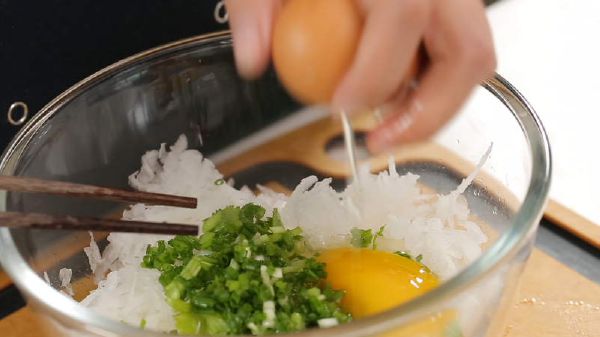 Mới lạ bánh bột chiên củ cải trắng sốt cà 48 Mới lạ bánh bột chiên củ cải trắng sốt cà 20