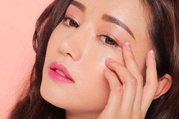 Một đôi mắt được tô điểm khéo léo khiến cho gương mặt trở nên ấn tượng hơn 35 mot-doi-mat-duoc-to-diem-kheo-leo-khien-cho-guong-mat-tro-nen-an-tuong-hon