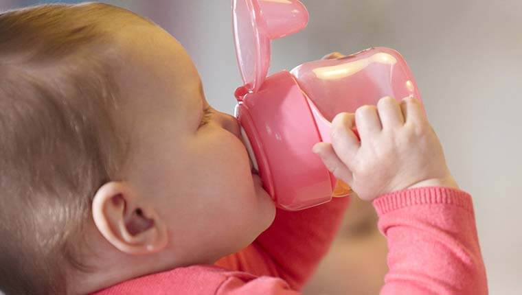 Một vài điều mẹ cần lưu ý khi cho bé làm quen với cốc tập uống 35 Một vài điều mẹ cần lưu ý khi cho bé làm quen với cốc tập uống 7