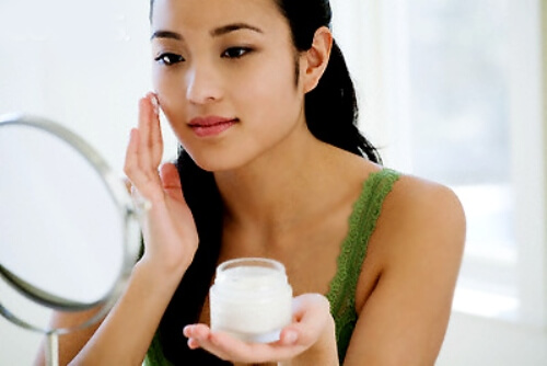 Mỹ phẩm hết hạn đừng vội vứt đi mà hãy dùng vào những việc này 38 Mỹ phẩm hết hạn đừng vội vứt đi mà hãy dùng vào những việc này 10
